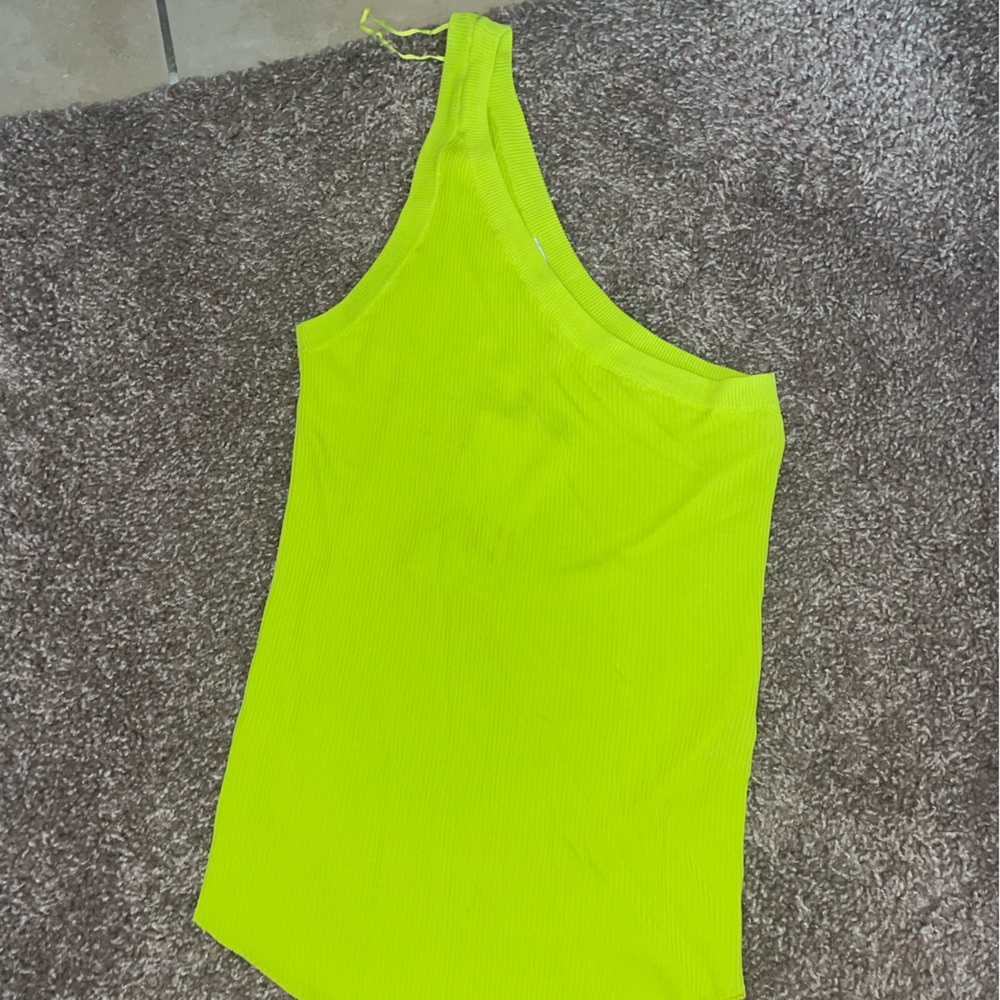 One shoulder top